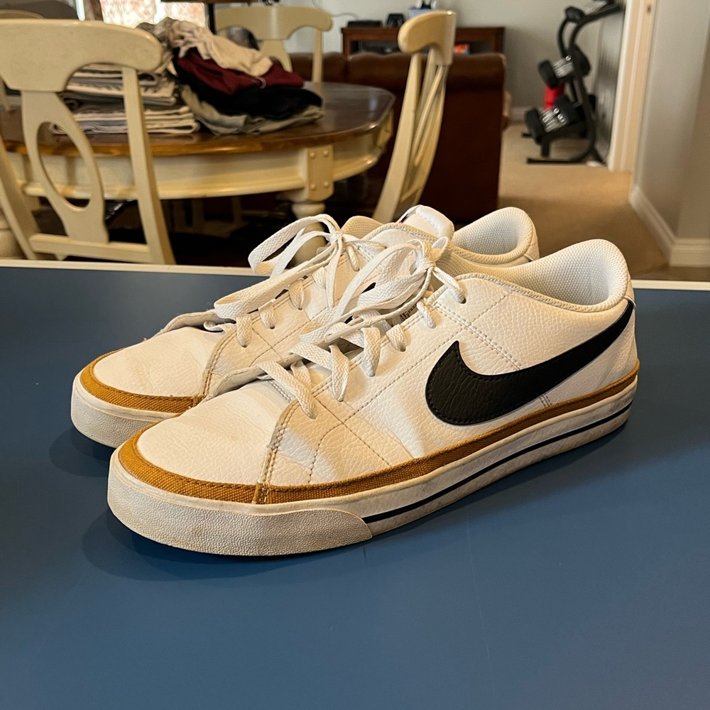Nike casual white shoes